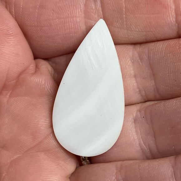 Labrador Retriever Dog Carved Mother of Pearl Cabochon - Picture 5 of 6